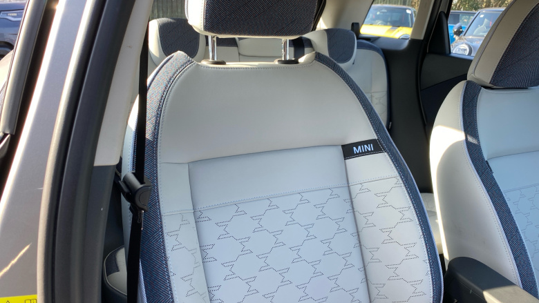 MINI Aceman 135kW E Classic 43kWh 5dr Auto Electric Hatchback